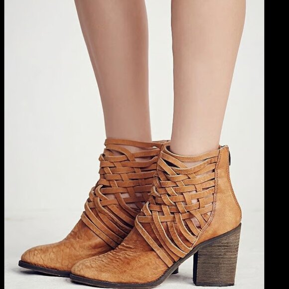 Free People Carrera Heel Lattice Leather Bootie sz 7.5 - Picture 3 of 7